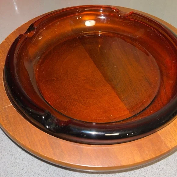 Amber Glass CIGARETTE CIGAR ASHTRAY LARGE 8" Vintage With Walnut Wood Base - Picture 4 of 6